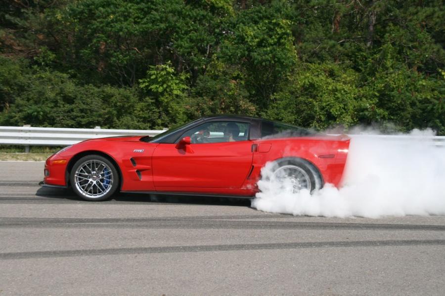  Chevrolet Covette ZR1 Tire Burn 2009 года  (фото 22 из 27)